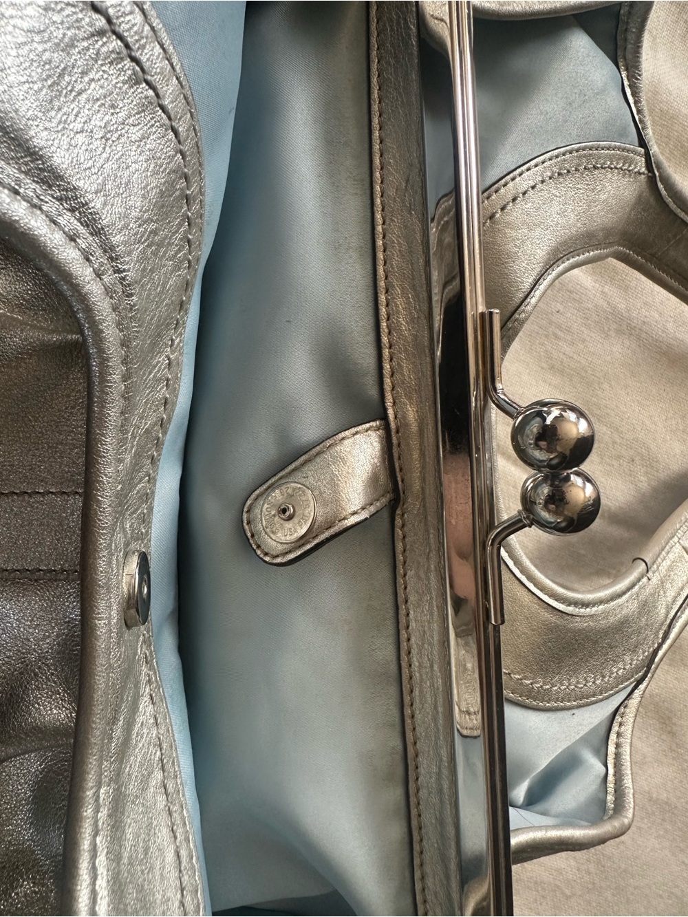 Coach Silver Leather Shoulder Bag with Kiss-Lock Frame - Picture 9 of 14